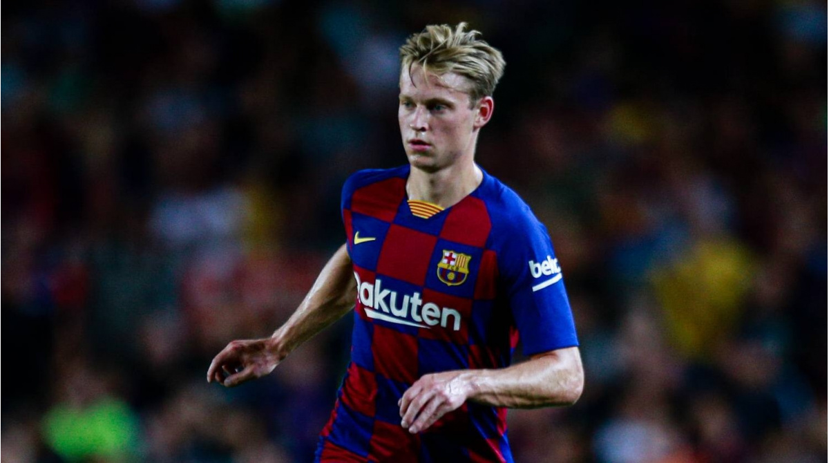 De Jong, Roberto, and Umtiti are dropped from Barcelona's squad to travel to Sevilla.