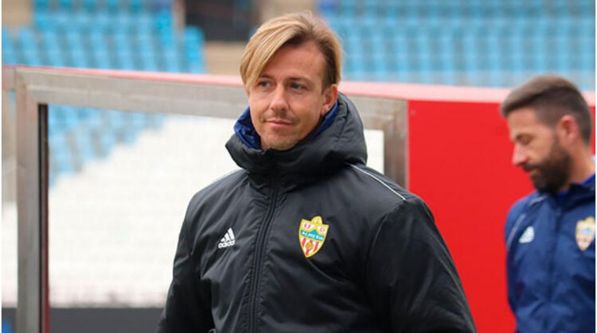 Press: UD Almería could dismiss Guti after losing against Alcorcón.