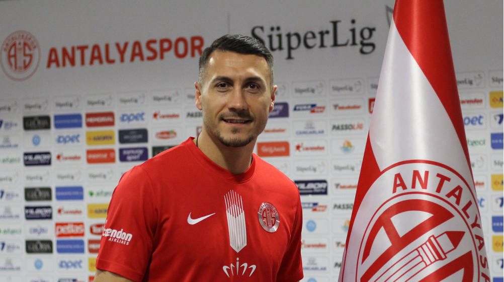 Antalyaspor, forvet Adis Jahovic ile 2.5 senelik sözleşme imzaladı
