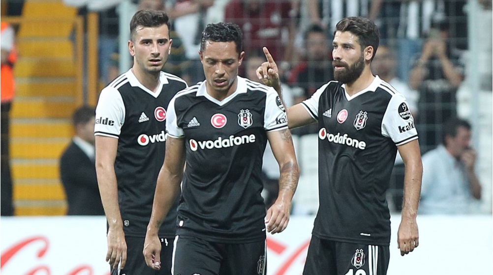 Beşiktaşlı Adriano’dan sözleşme açıklaması