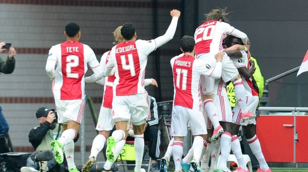 Ajax goleia Lyon por 4-1 e fica perto da final da Liga Europa