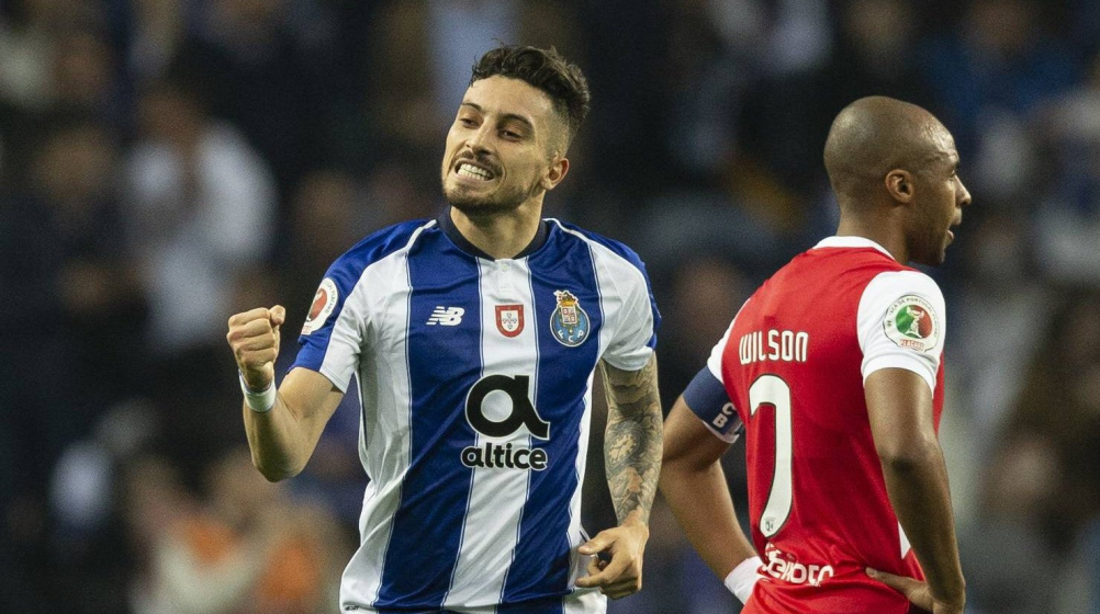Telles receives Man United offer - Porto want half his market value