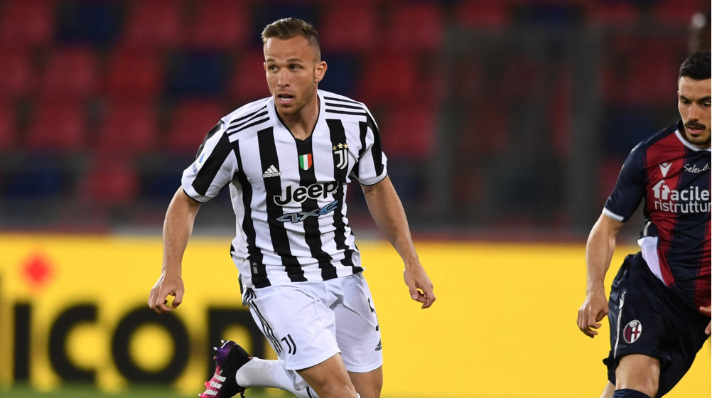 Liverpool sign Arthur - Much-needed midfield addition arrives from Juventus
