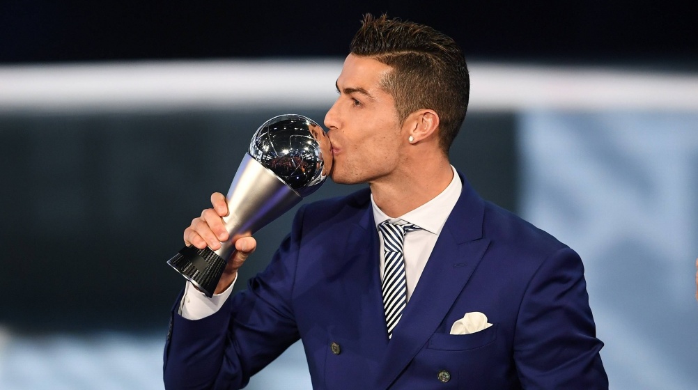 Pallone Oro: Ronaldo verso il quinto trofeo - raggiungerà Messi