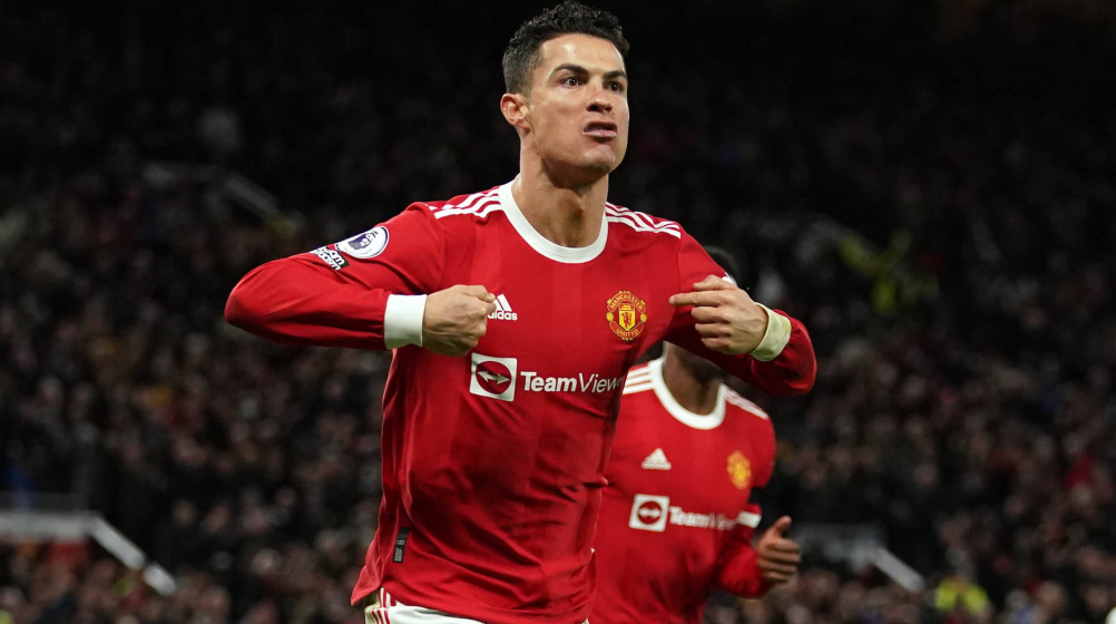 Hattrick katapulteert Ronaldo langs Van Nistelrooy op topscorerslijst Man Utd