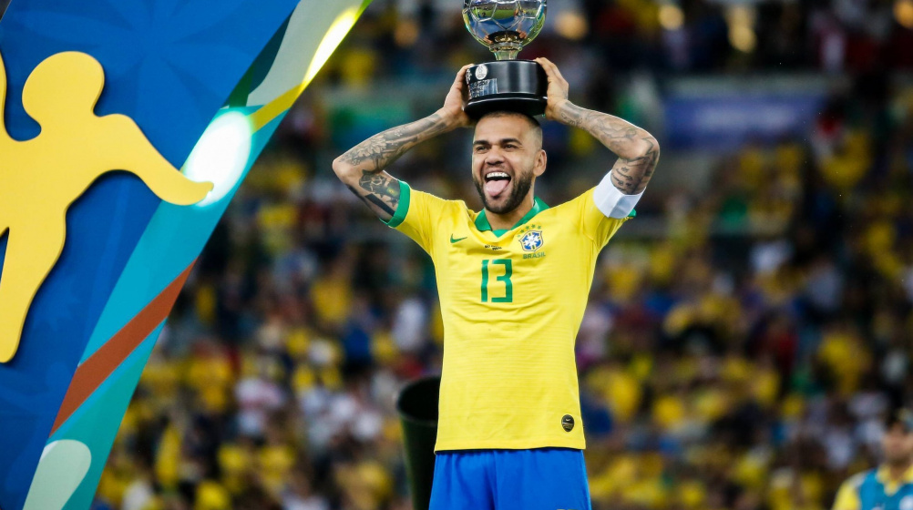 Dani Alves back in the Seleção - Brazilian with the third most international caps