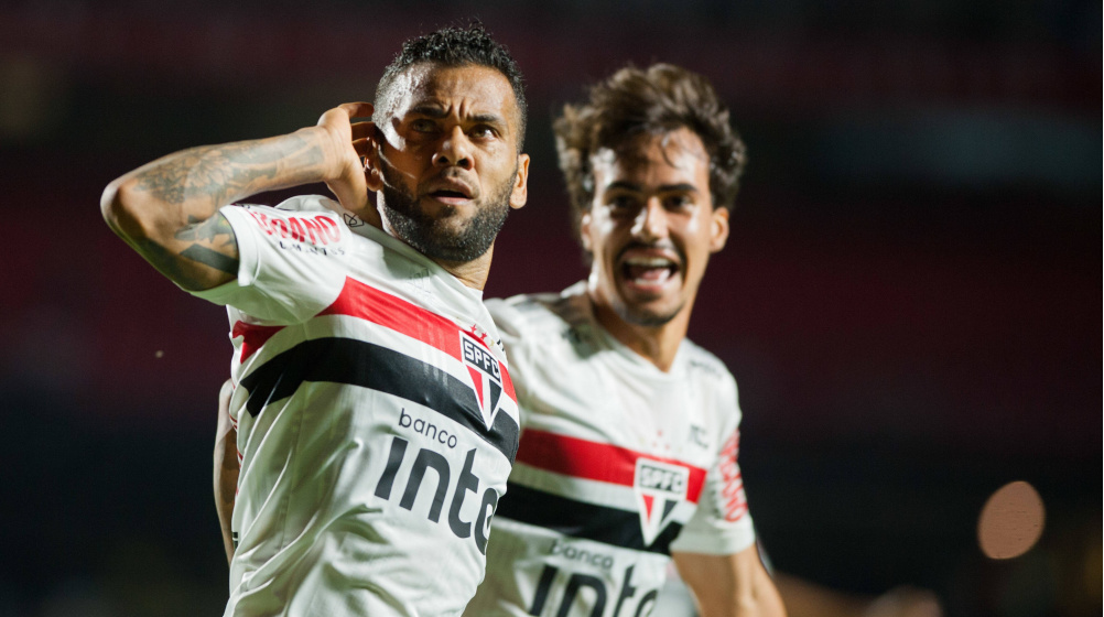 Com Dani Alves e Paulinho livres, clubes do Brasil têm até sexta para contratações