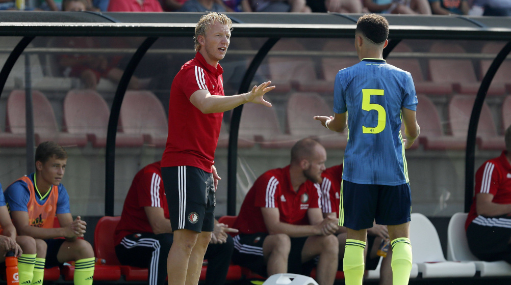 'Kuijt in 2021 met assistenten De Wolf, Larsson en Groenendijk bij Feyenoord'
