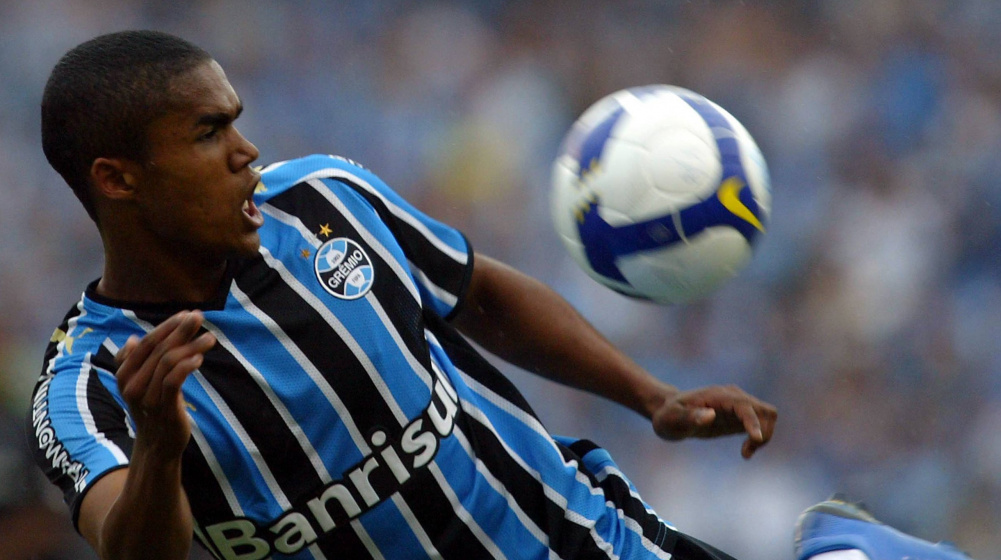 Lesões, gols e velocidade: o que esperar de Douglas Costa?