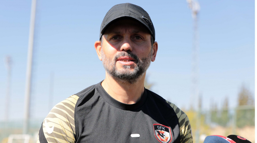 Gaziantep FK Teknik Direktörü Erol Bulut: Deplasman stratejimizi değiştirmeliyiz