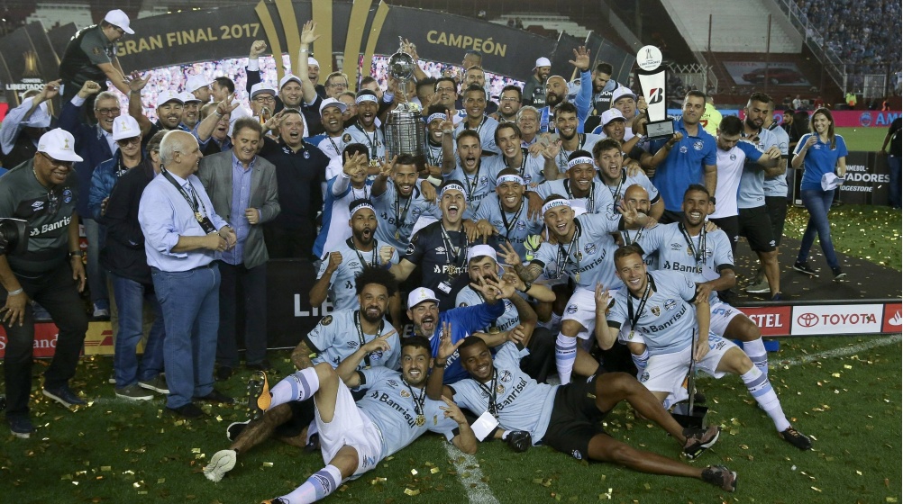Brasileiros do Grêmio conquistam Taça Libertadores pela terceira vez