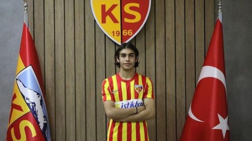 Kayserispor genç futbolcusu Hayrullah ile 4,5 yıllık sözleşme imzaladı
