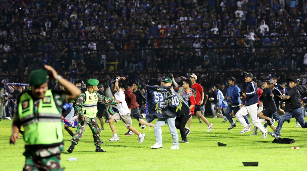 Nach Massenpanik: Liga Indonesia 1 stellt Spielbetrieb vorerst ein