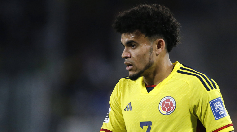 ¿Por qué Luis Díaz no es tan determinante en Colombia como sí lo es en el Liverpool?