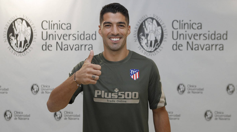 Luis Suárez firma su contrato con el Atlético de Madrid por dos años 