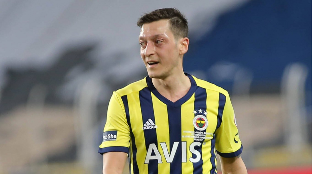 Fenerbahçe'de Mesut Özil Alanyaspor maçı kadrosuna dahil edildi