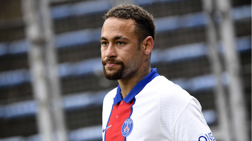 Neymar em queda: brasileiro fica fora do top 10 da France Football e tem pior valor