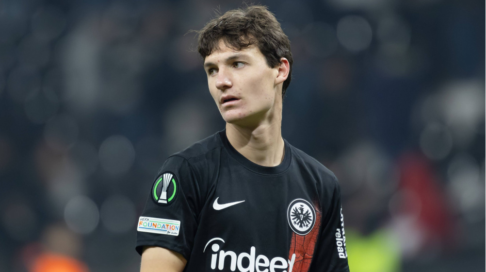 Eintracht Frankfurt gibt Aaronson per Leihe an Vitesse Arnheim ab