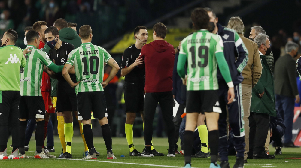 Sevilla-Derby nach Fankrawallen abgebrochen: Lopetegui forderte Jordán zu Schwindelanfall auf