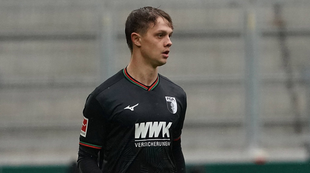 FC Augsburg: Robert Gumny fehlt mit Kreuzbandriss monatelang