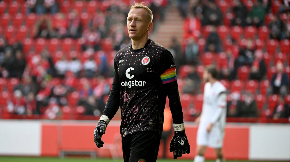FC St. Pauli verlängert mit Ersatztorwart Sascha Burchert