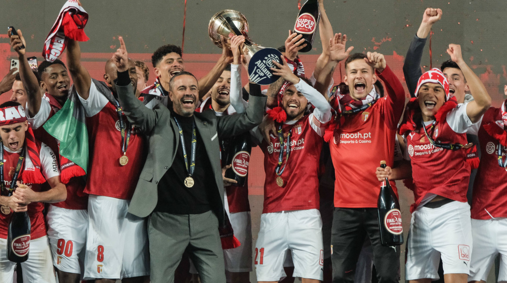 SC Braga imune a surpresas derrota Estoril e vence a Taça da Liga quatro anos depois