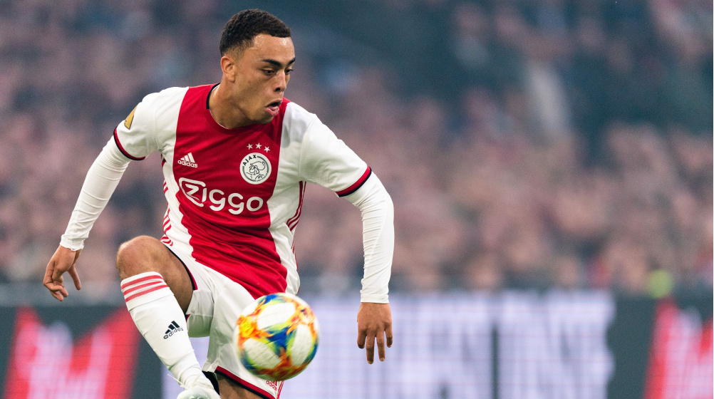 Sergiño Dest to stay at Ajax for one more year? - Bayern Munich put talks on hold