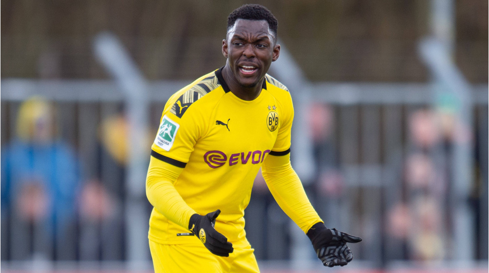 Almere City slaat slag bij reserves Dortmund: Tunga tekent voor twee jaar