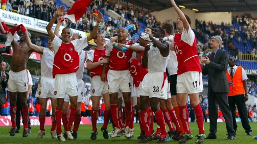 © imago / Mit den Invincibles um Thierry Henry, Robert Pires & Co. wurde Arsène Wenger 2003/04 ungeschlagen englischer Meister