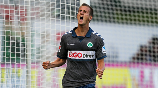 © 2013/14 lief Dominick Drexler für Greuther Fürth auf - wenig erfolgreich. Er kam nur elfmal für die Profis zum Einsatz