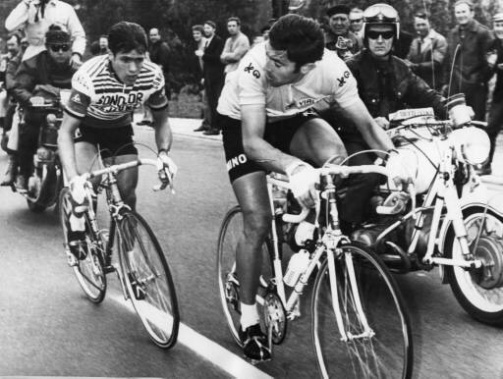 © imago images - Eddy Merckx (r.) im Gelben Trikot bei der Tour de France 1970 im Duell mit seinem Landsmann Lucien van Impe 
