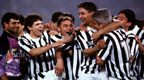 Andreas Möller und Roberto Baggio bejubeln den Titelgewinn mit ihren Juventus-Mitspielern (imago)