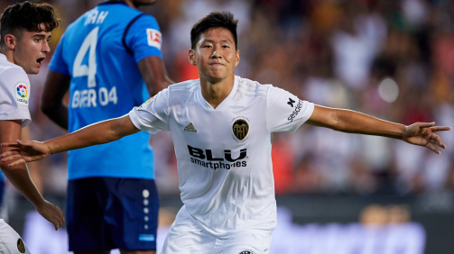 Lee feiert seinen ersten Treffer für die Valencia-Profis gegen Leverkusen