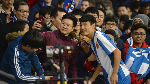 Wu Lei durante su presentación con el Espanyol.