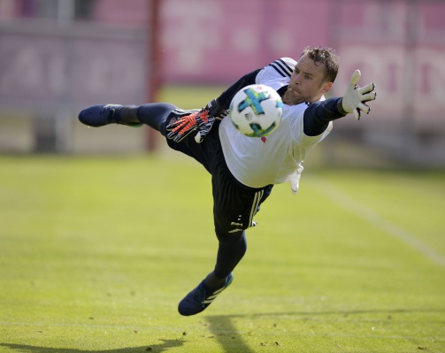 © imago / Manuel Neuer nach seiner schweren Verletzung im Training des FC Bayern München