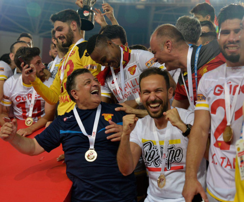Göztepe'de Yılmaz Vural ve takımla birlikte Süper Lig'e yükselme sevinci