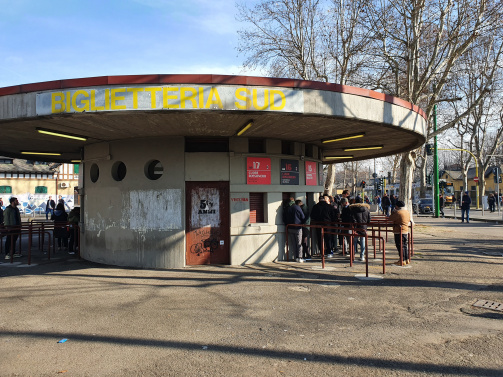 © Matthias Mund - Eher oldschool - wie das gesamte Stadion: Ticketschalter vor dem San Siro in Mailand