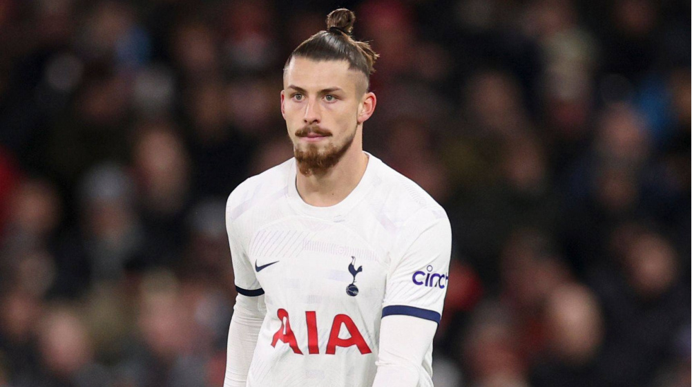 Radu Dragusin makes Tottenham debut as his brother watches emotionally.