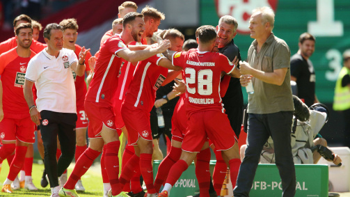 Kaiserslauterns Dirk Schuster (l.) traf in der 1. Runde im DFB-Pokal auf den SC Freiburg mit Trainer Christian Streich – und verlor trotz Führung mit 1:2 nach Verlängerung 