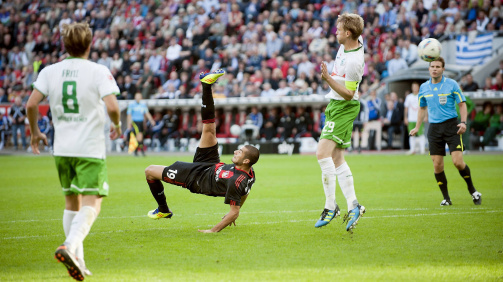 © imago images - Zum Fallrückzieher setzte Eren Derdiyok für Bayer Leverkusen gern an - wie hier gegen Werder Bremen