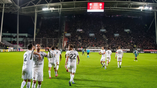 © imago images - Vielleicht das größte Spiel in Guwaras bisheriger Karriere: Am 4.3. schlägt Utrecht Ajax im Pokalhalbfinale mit 2:0 (zum Spielbericht)