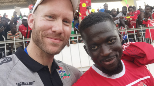Echelmeyer mit Gambias Star Musa Barrow vom FC Bologna