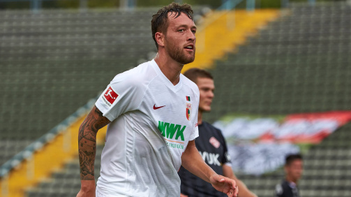 Julian Schieber im Trikot des FC Augsburg, bei seiner letzten Bundesliga-Station. Für die Fuggerstädter reichte es nur zu zwölf Spielen und einem Treffer