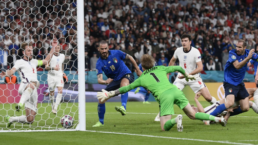 EM-Finale 2021 in Wembley: Leonardo Bonucci schafft für Italien gegen England in der 67. Minute den 1:1-Ausgleich. Über das Elfmeterschießen sichert sich die „Squadra Azzurra“ den Titel