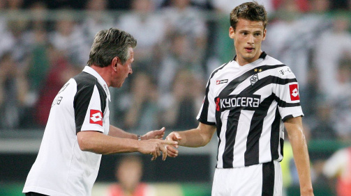 Delura (r.) 2006 im Austausch mit dem damaligen Gladbach-Trainer Jupp Heynckes