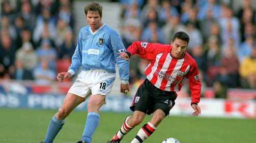 Michael Tarnat (l.) 2003 im Trikot von Manchester City