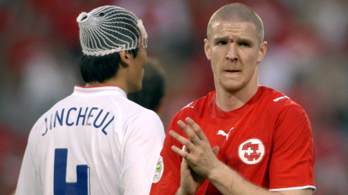 Senderos im Duell gegen Südkorea bei der WM 2006