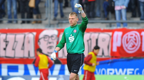 Im Tor für RWE: Robert Moewes beim 0:0 gegen den SC Idar-Oberstein am 21. April 2012