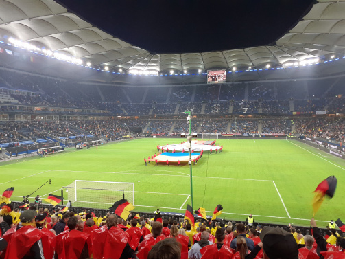 © SpearMaker619 - Das weite Rund des Hamburger Volksparkstadions, Schauplatz des WM-Quali-Spiels zwischen Deutschland und Rumänien