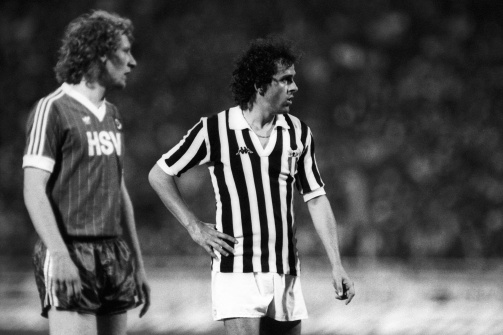 Hamburgs Wolfgang Rolff und Turins Michel Platini 1983 im Europapokal-Finale.